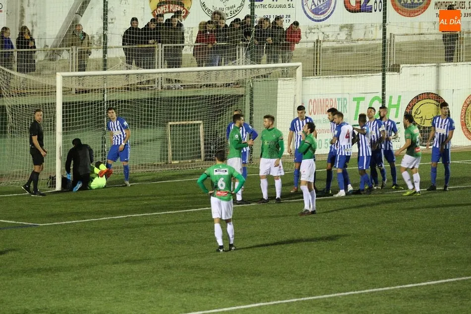 Foto 6 - CD Guijuelo y Ponferradina protagonizan un emocionante choque que acaba en empate (2-2)