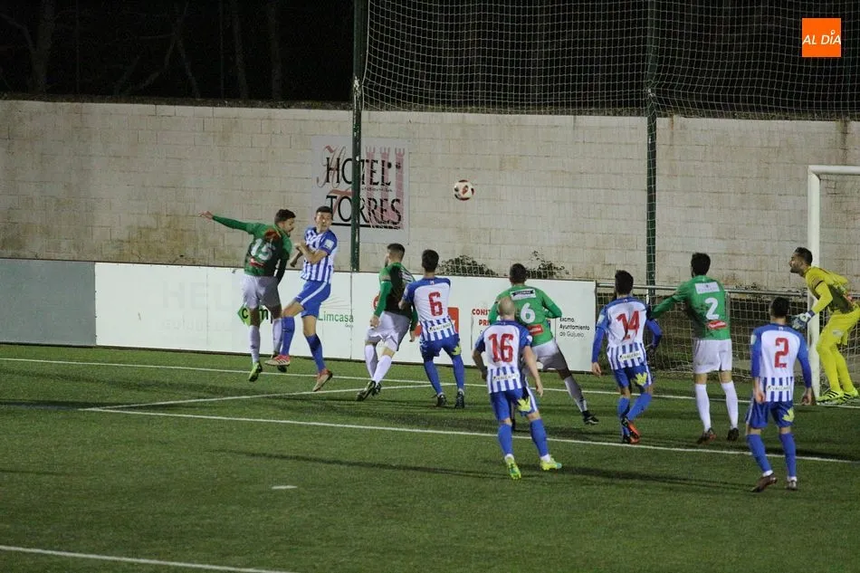 Foto 4 - CD Guijuelo y Ponferradina protagonizan un emocionante choque que acaba en empate (2-2)