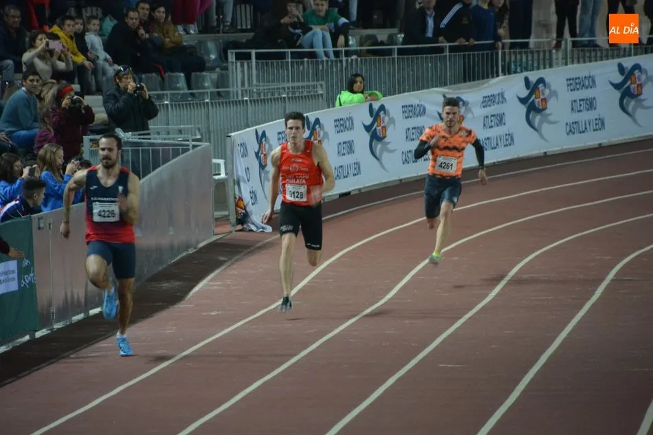 Foto 2 - &Oacute;scar Husillos no bate el actual r&eacute;cord de Espa&ntilde;a de 300 metros