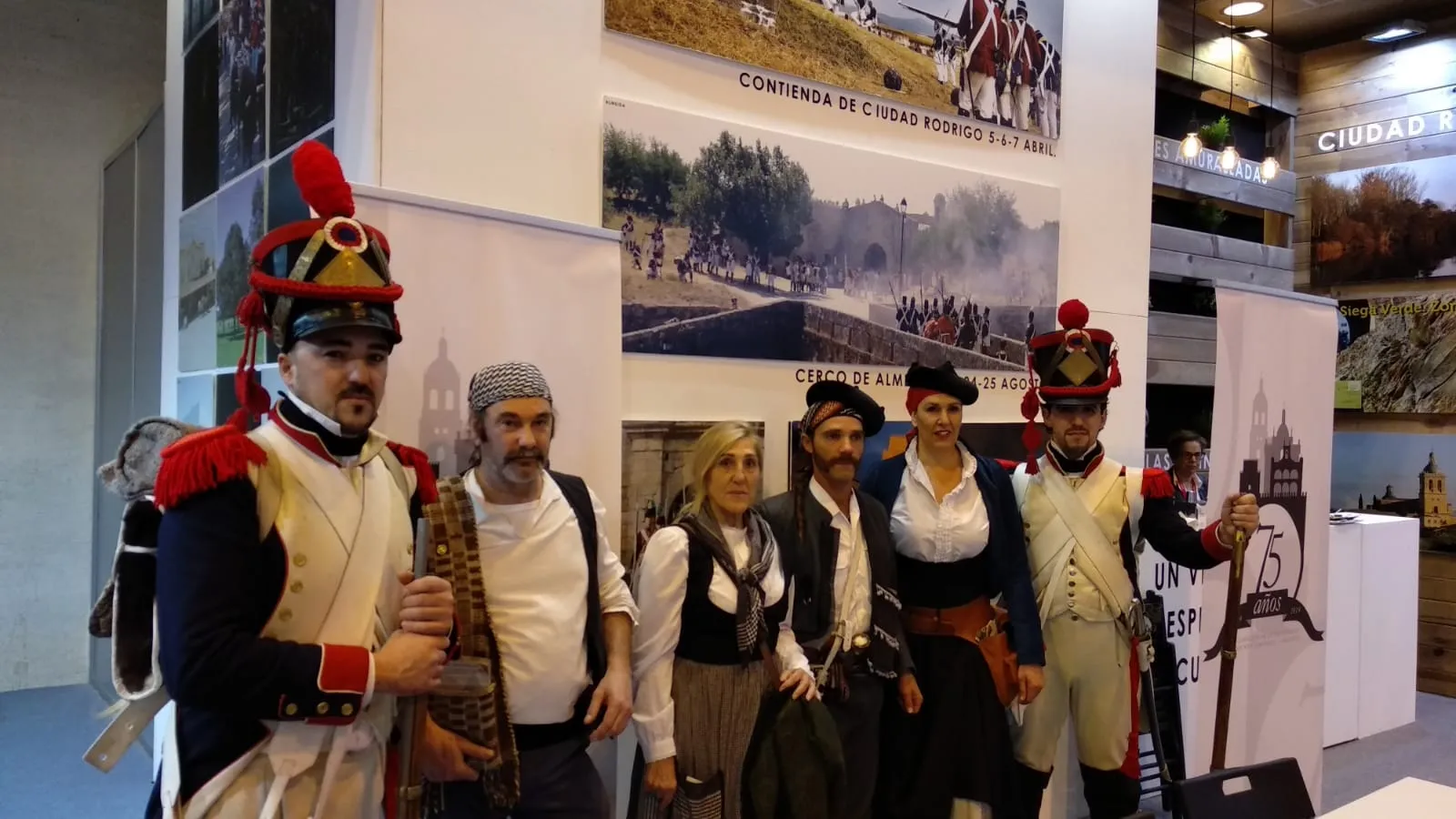 Foto 4 - Un nutrido grupo de mirobrigenses visita FITUR  