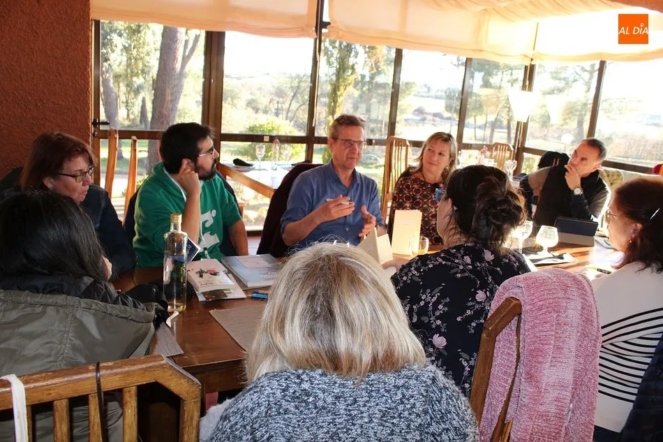 Foto 4 - &lsquo;Leituras &agrave;&nbsp;Volta da Mesa&rsquo; visita el museo de Vilar Formoso  