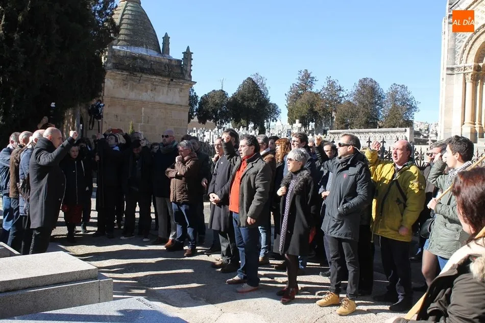 Foto 5 - Salamanca rinde homenaje a la memoria de Seraf&iacute;n Holgado en el aniversario de Atocha