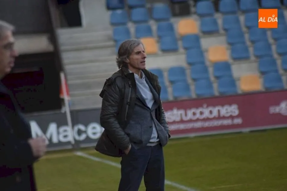 Roberto Aguirre en un partido anterior con Unionistas de Salamanca