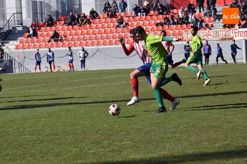 Foto 5 - El Atl&eacute;tico de Madrid B priva a Unionistas de puntuar con un gol en el &uacute;ltimo minuto (3-2)