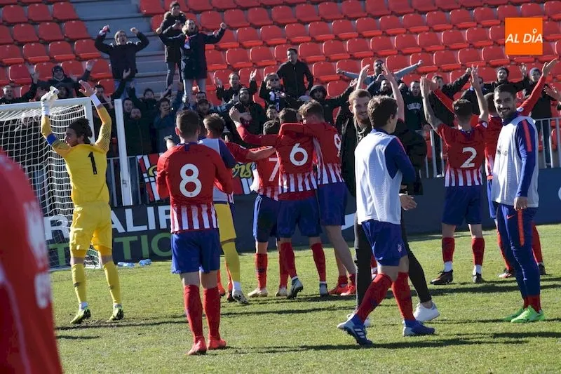 Foto 4 - El Atl&eacute;tico de Madrid B priva a Unionistas de puntuar con un gol en el &uacute;ltimo minuto (3-2)