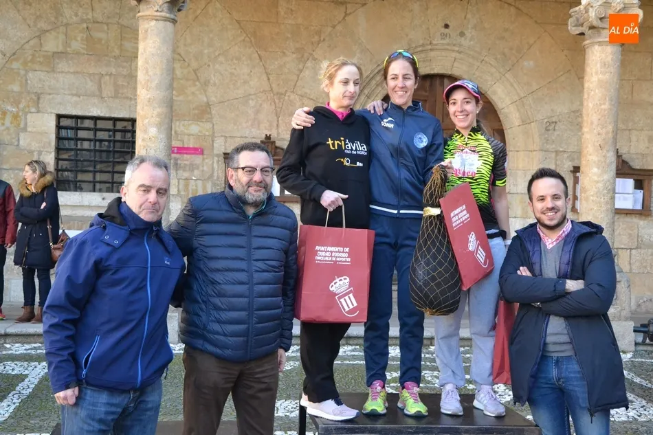 Foto 6 - Soleada pero fr&iacute;a jornada de competici&oacute;n en Mir&oacute;briga a pie y sobre ruedas  