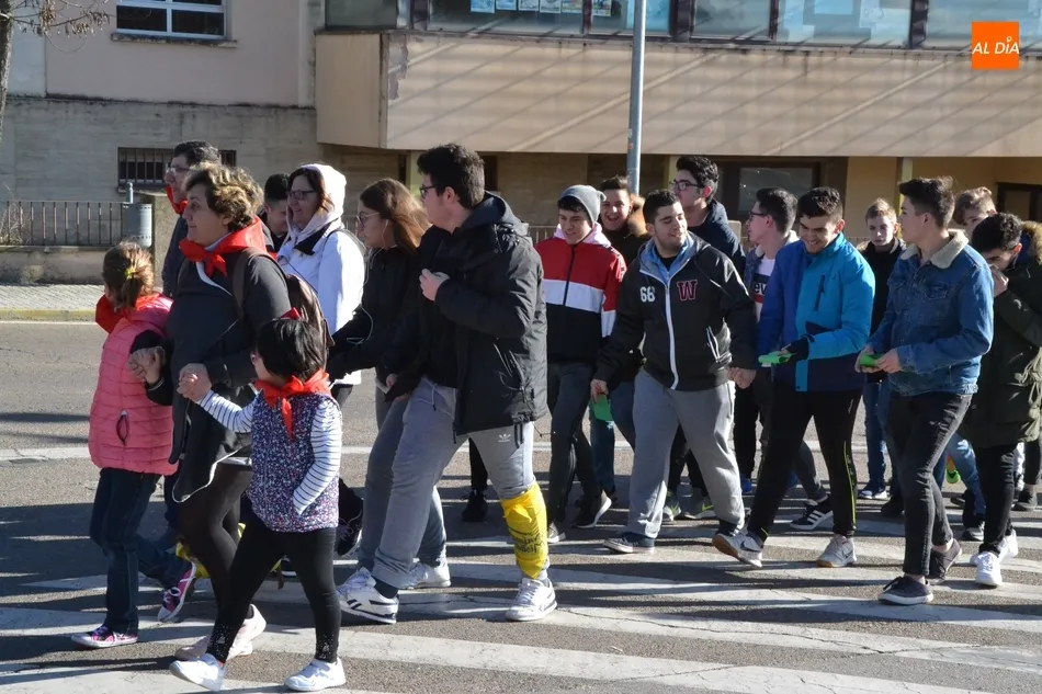 Alrededor de 150 personas marchan a Ivanrey con ‘obstáculos’ por el camino  