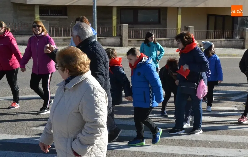 Foto 9 - Alrededor de 150 personas marchan a Ivanrey con &lsquo;obst&aacute;culos&rsquo; por el camino  
