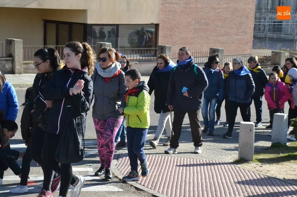 Foto 8 - Alrededor de 150 personas marchan a Ivanrey con &lsquo;obst&aacute;culos&rsquo; por el camino  