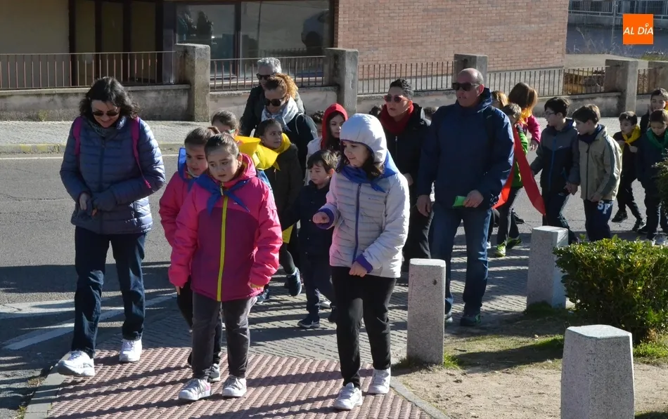 Foto 6 - Alrededor de 150 personas marchan a Ivanrey con &lsquo;obst&aacute;culos&rsquo; por el camino  