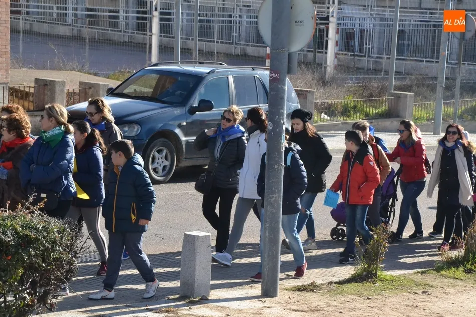 Foto 3 - Alrededor de 150 personas marchan a Ivanrey con &lsquo;obst&aacute;culos&rsquo; por el camino  