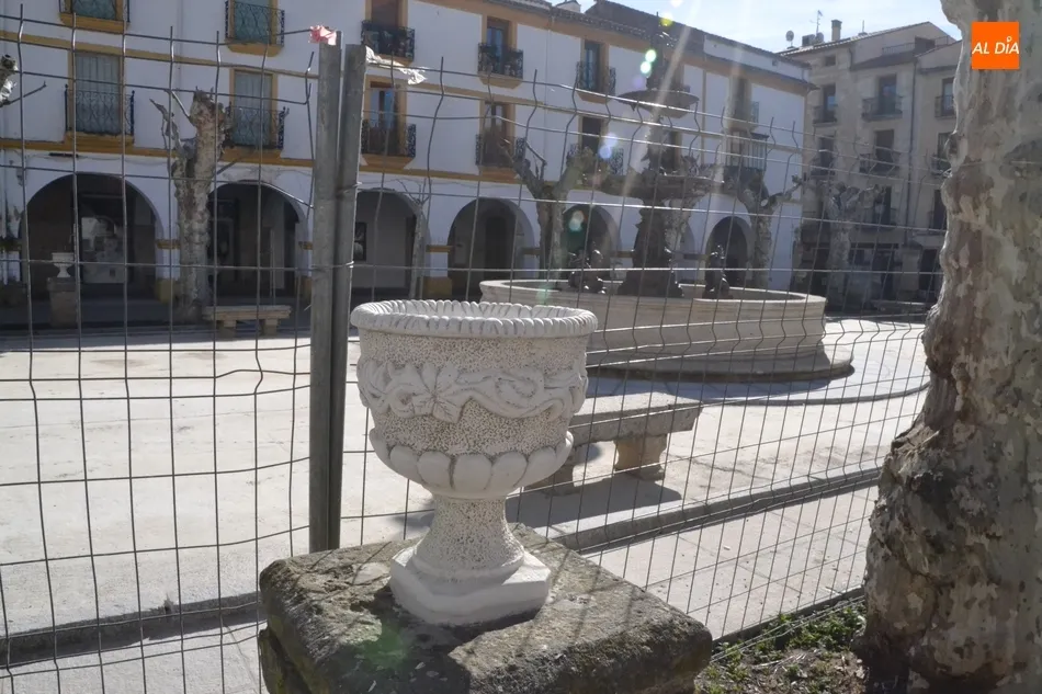 Foto 6 - La Plazuela del Buen Alcalde recupera todas las ensaladeras  