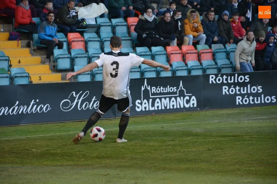 Foto 11 - El Burgos asalta el Helm&aacute;ntico con un solitario gol de Goti (0-1)
