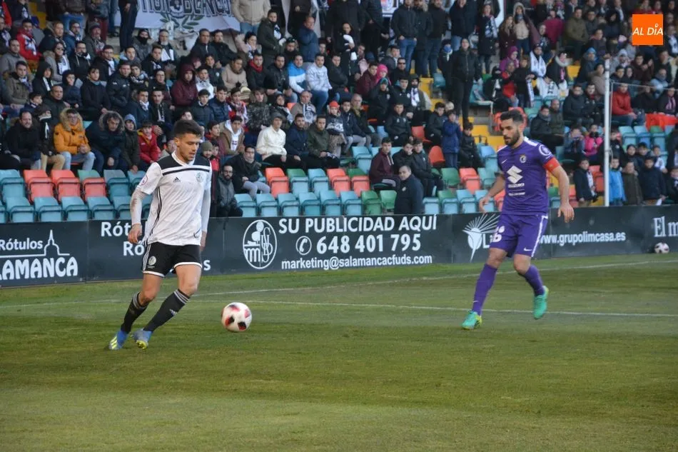Foto 10 - El Burgos asalta el Helm&aacute;ntico con un solitario gol de Goti (0-1)