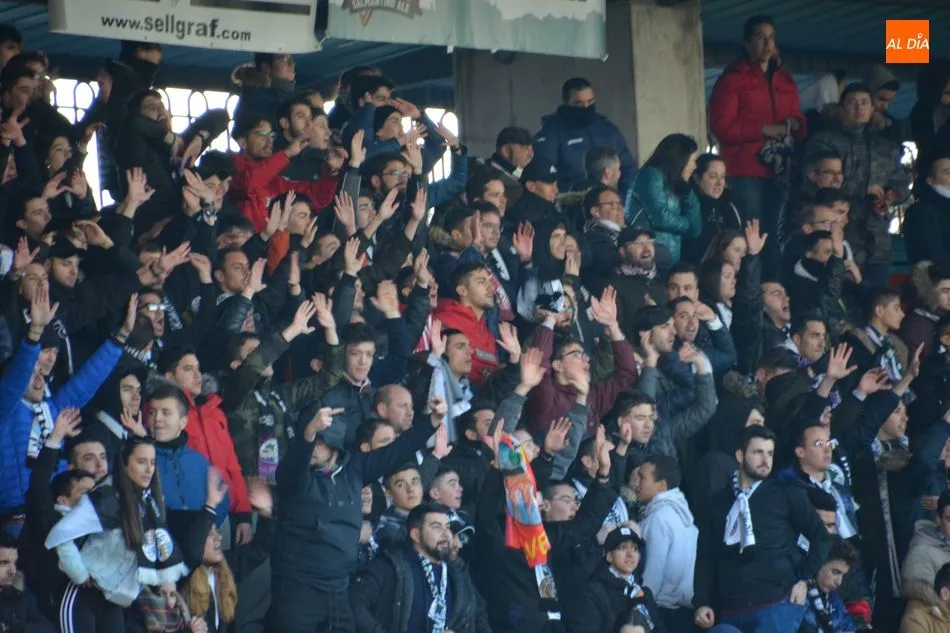 Foto 8 - El Burgos asalta el Helm&aacute;ntico con un solitario gol de Goti (0-1)