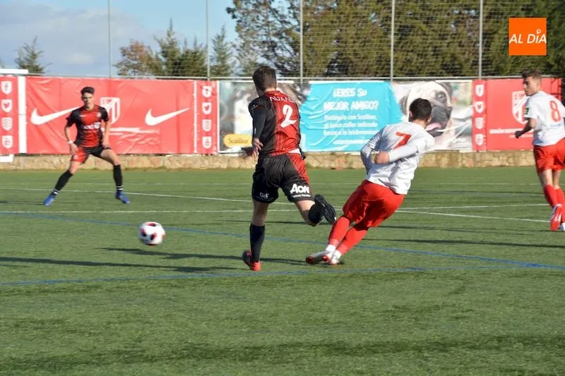 Foto 3 - El Santa Marta pierde una buena oportunidad frente al Uni&oacute;n Adarve (1-2)