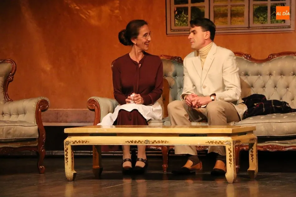 Foto 9 - Tirinto & Co arranca las risas del p&uacute;blico con &lsquo;La decente&rsquo; de Miguel Mihura  