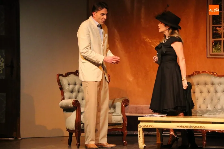 Foto 5 - Tirinto & Co arranca las risas del p&uacute;blico con &lsquo;La decente&rsquo; de Miguel Mihura  