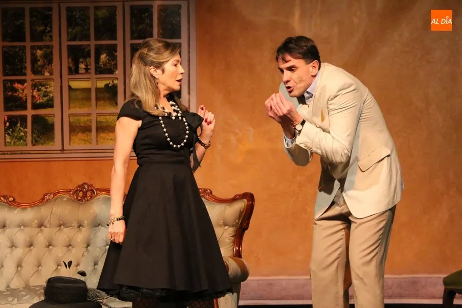 Foto 3 - Tirinto & Co arranca las risas del p&uacute;blico con &lsquo;La decente&rsquo; de Miguel Mihura  