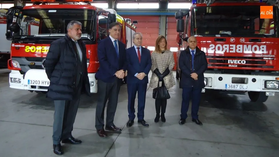 Representantes del Ayuntamiento y la Junta visitan las instalaciones del Parque de Bomberos