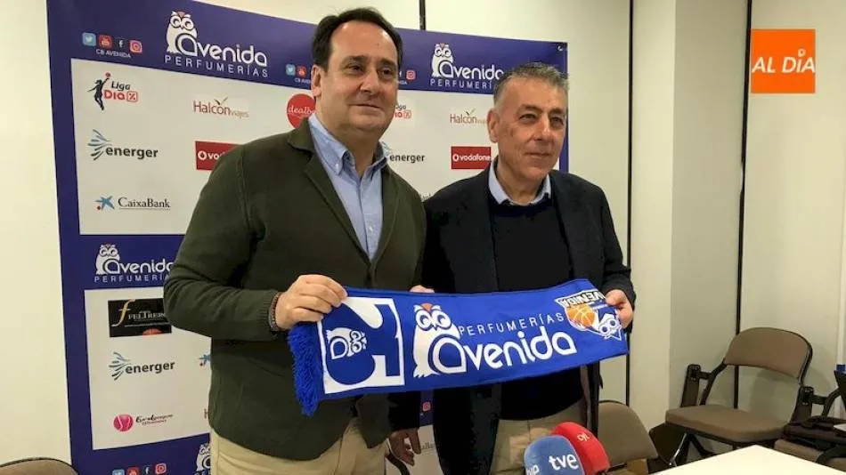 Javier Recio junto a Miguel Ángel Ortega en la presentación