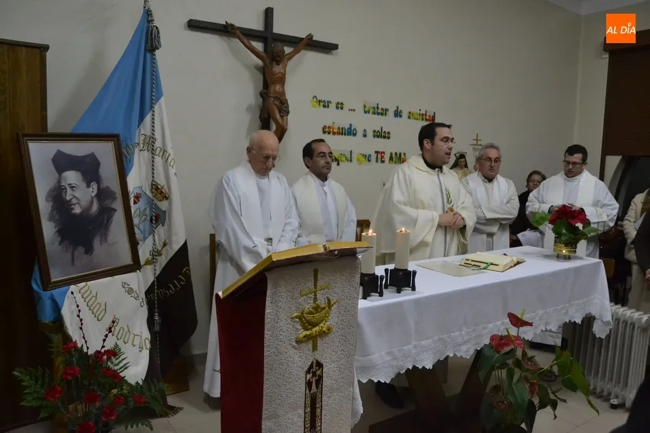 Las Hermanas Teresianas honran a su fundador con una misa y una chocolatada  