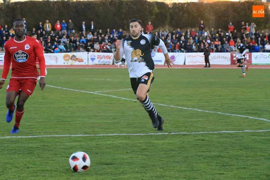 Isaac Manjón en un partido con Unionistas