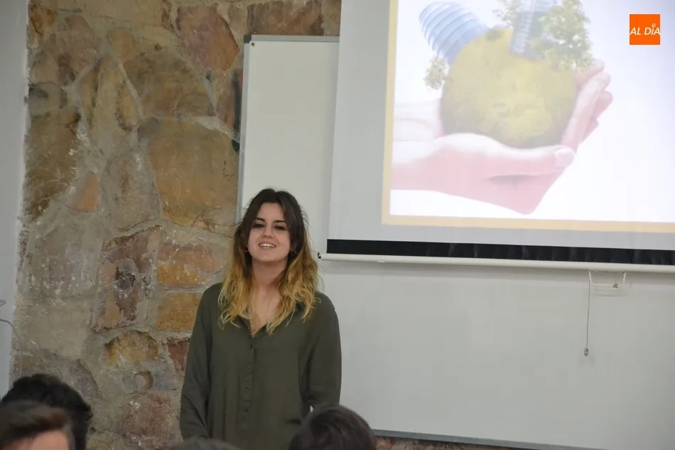 Foto 2 - Laura Pellicer abre el novedoso proyecto aula-empresa del IES Tierra sobre consumo energ&eacute;tico  