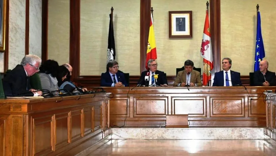 Recepción en el ayuntamiento al Gobernador Internacional de Rotary Club