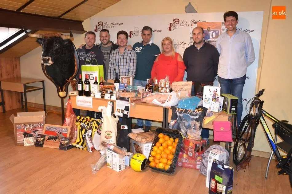 Una muleta donada por Alejandro Talavante, entre los regalos de la Cesta del Antruejo 2019  