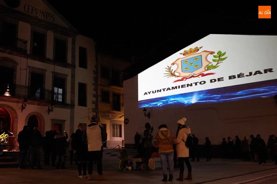 Foto 11 - El Teatro Cervantes de B&eacute;jar estrena una nueva iluminaci&oacute;n en su fachada  