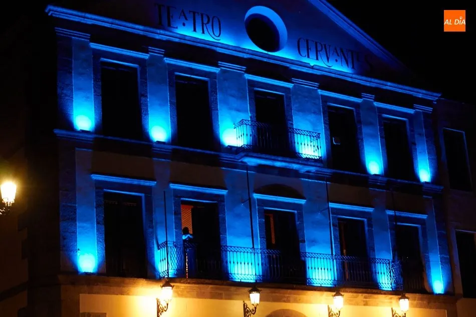 Foto 2 - El Teatro Cervantes de B&eacute;jar estrena una nueva iluminaci&oacute;n en su fachada  