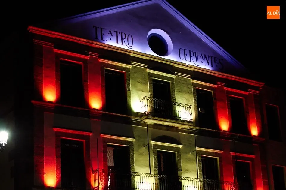 Foto 9 - El Teatro Cervantes de B&eacute;jar estrena una nueva iluminaci&oacute;n en su fachada  