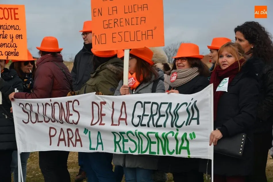 Foto 2 - Trabajadores de Servicios Sociales critican los a&ntilde;os de retraso de la nueva residencia en Puente...