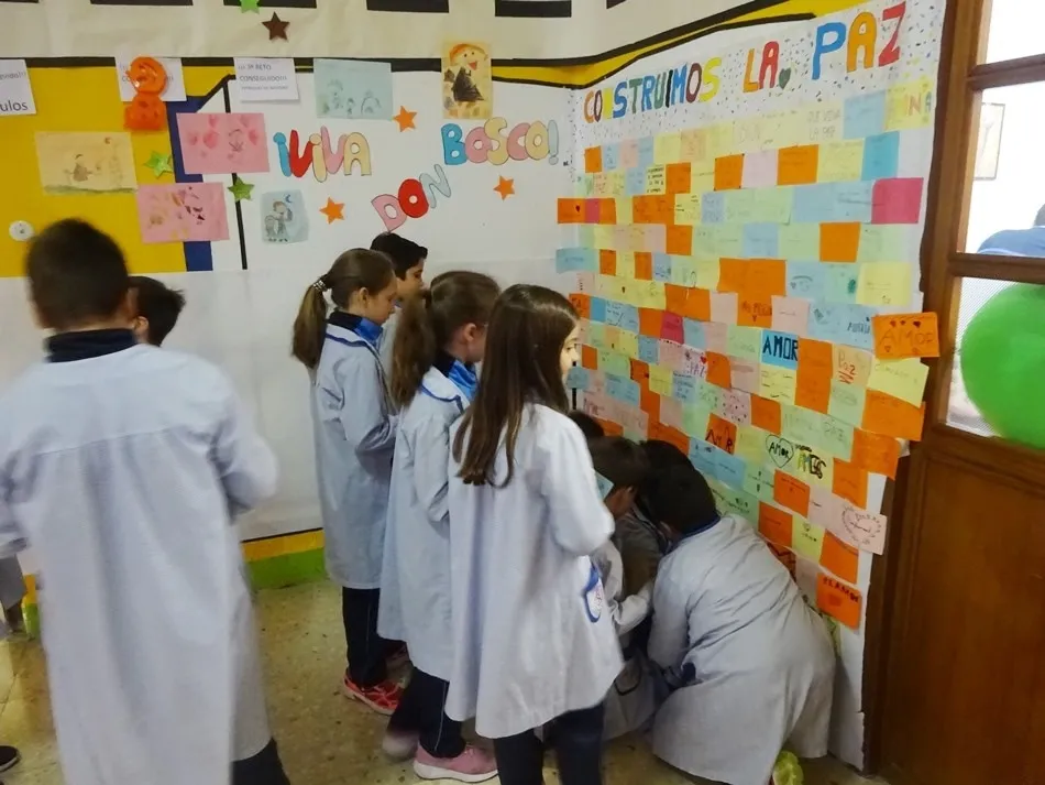 Foto 4 - El colegio San Juan Bosco apuesta por valores solidarios que garantizan la Paz