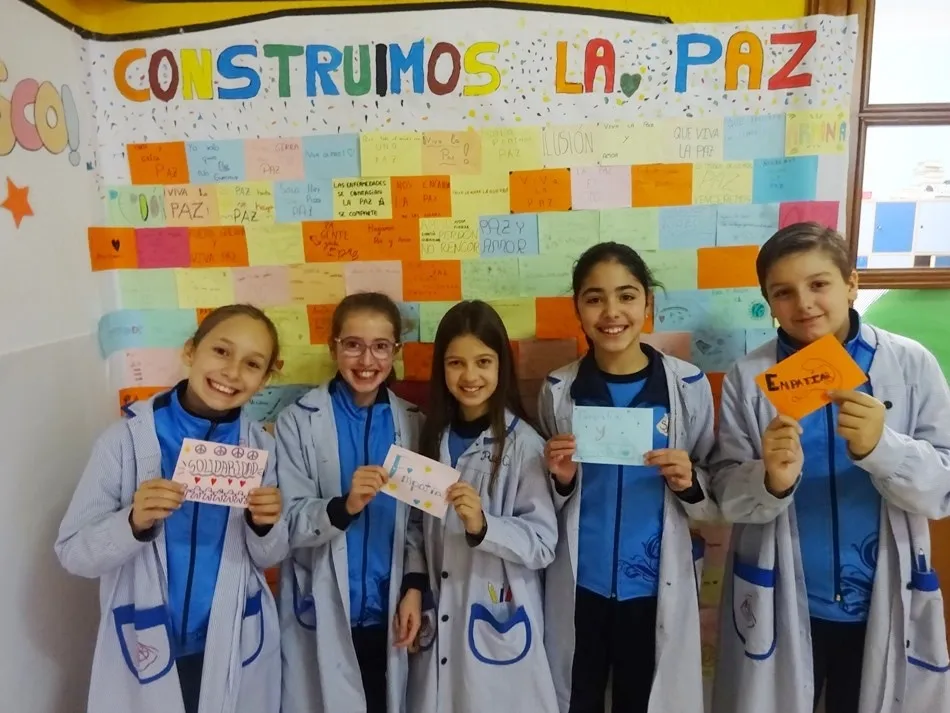 Foto 3 - El colegio San Juan Bosco apuesta por valores solidarios que garantizan la Paz