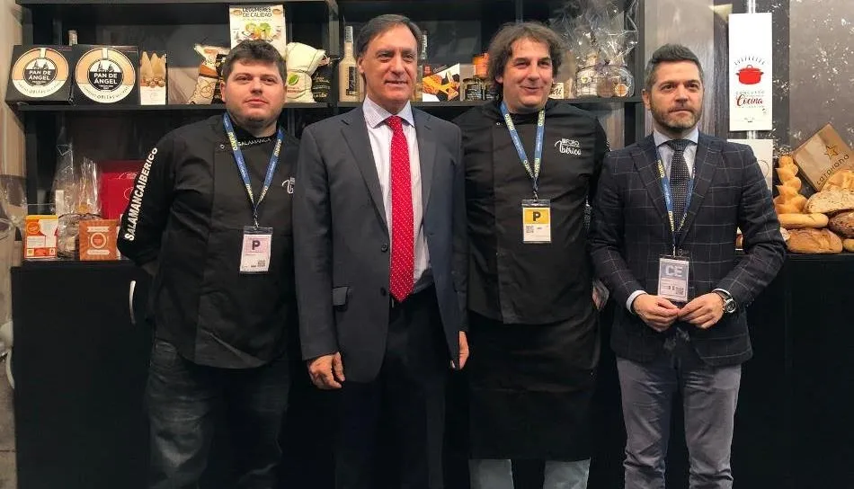 Alcalde de Salamanca con los chefs Jorge Lozano Esteban y Nicolás Sánchez Monje