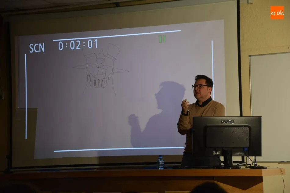 Foto 10 - El dibujante Paco S&aacute;ez comparte un encuentro con estudiantes del Rodr&iacute;guez Fabr&eacute;s