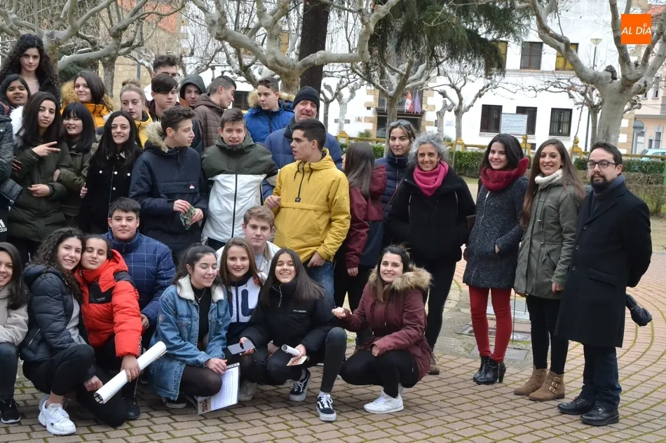 Foto 3 - Alumnos del IES Fray Diego desarrollan una gymkana cultural por las calles mirobrigenses  