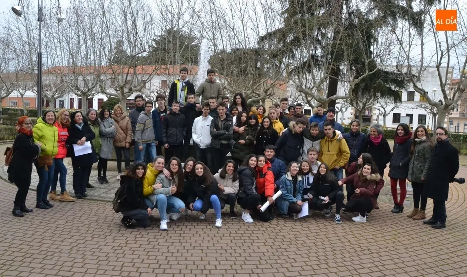 Alumnos del IES Fray Diego desarrollan una gymkana cultural por las calles mirobrigenses  