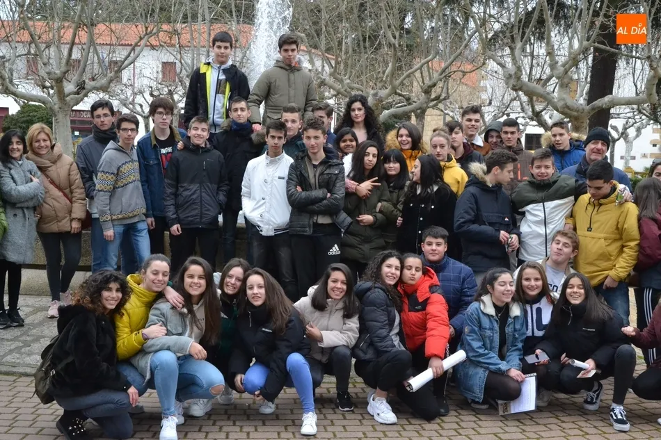 Foto 4 - Alumnos del IES Fray Diego desarrollan una gymkana cultural por las calles mirobrigenses  