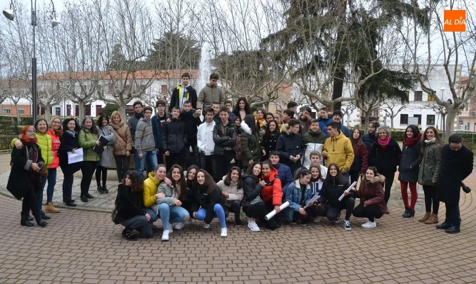 Foto 2 - Alumnos del IES Fray Diego desarrollan una gymkana cultural por las calles mirobrigenses  