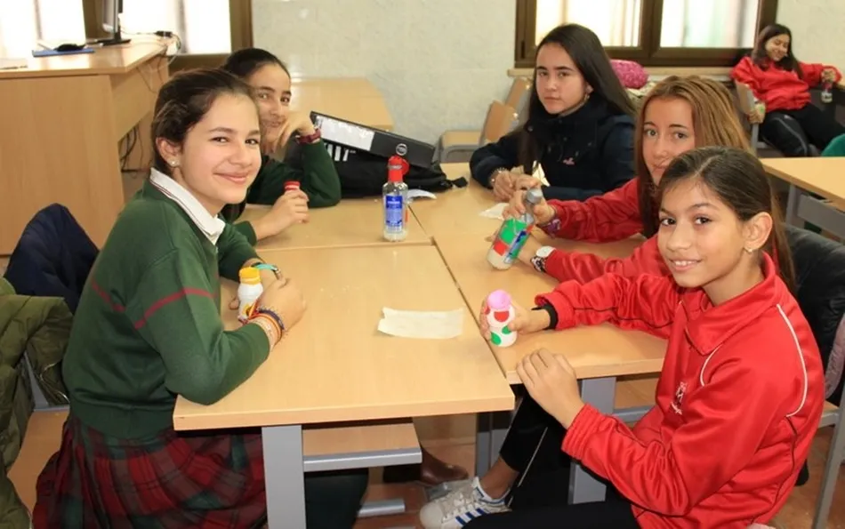 Alumnos del Colegio Calasanz celebran el Día de la Paz