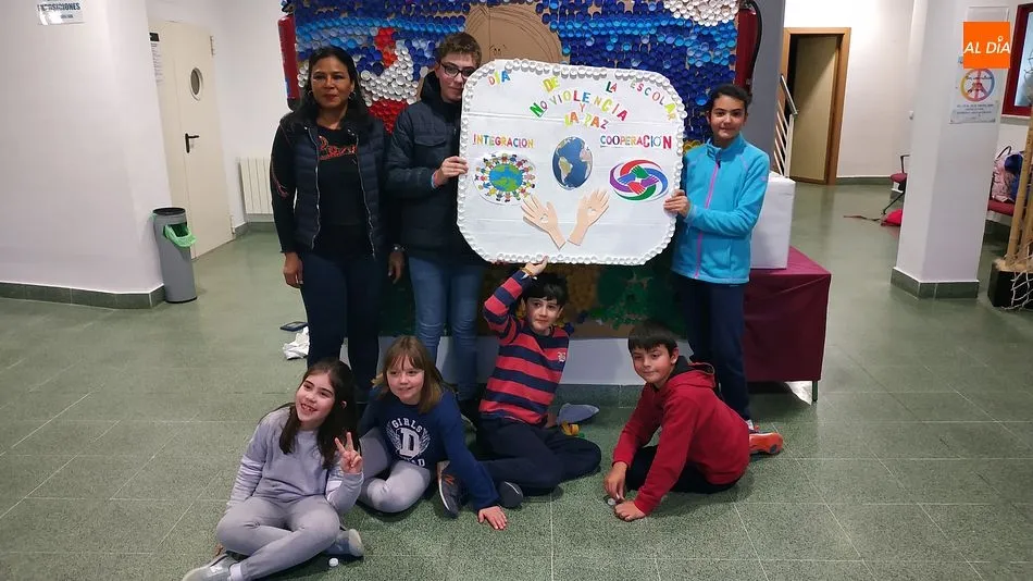 Los Guijuteatreros celebran el Día de la Paz en el centro cultural