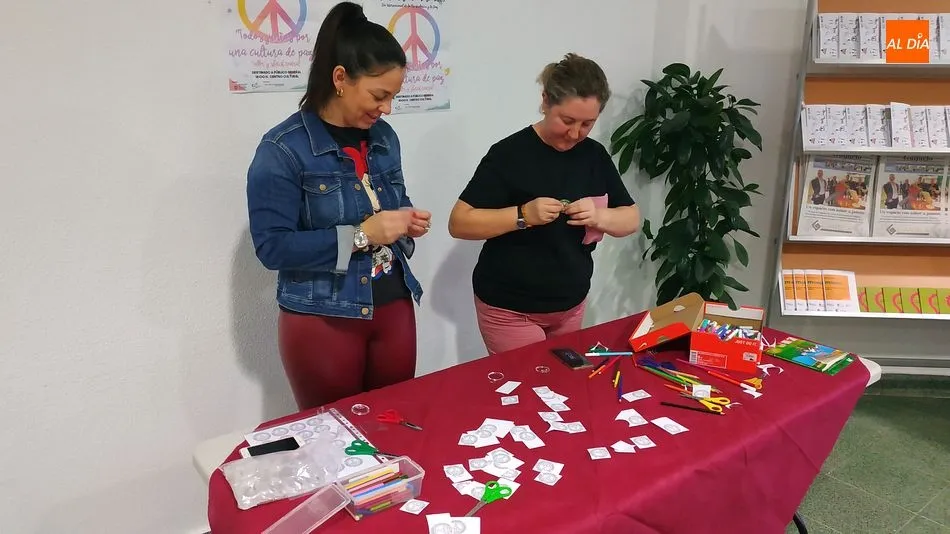 Foto 8 - Los Guijuteatreros celebran el D&iacute;a de la Paz en el centro cultural
