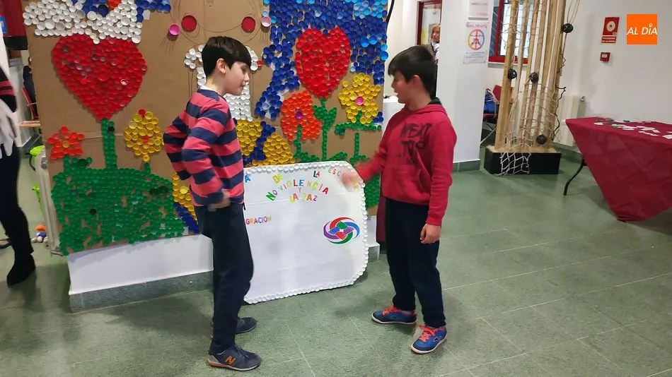 Foto 5 - Los Guijuteatreros celebran el D&iacute;a de la Paz en el centro cultural