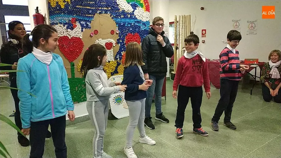 Foto 2 - Los Guijuteatreros celebran el D&iacute;a de la Paz en el centro cultural
