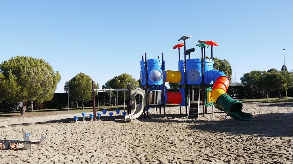Foto 2 - Carbajosa renueva los parques infantiles de las urbanizaciones Albahonda I y IV