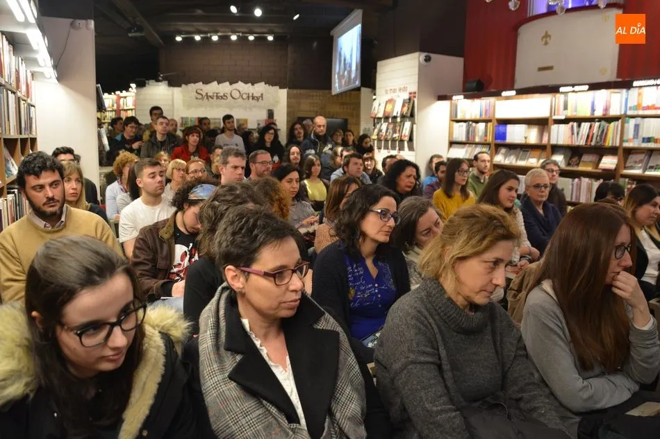 Foto 8 - Encuentro literario con dos maestros de la intriga