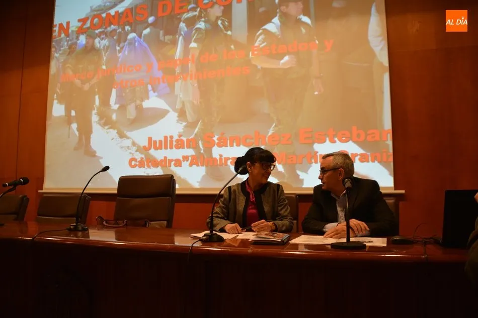 Foto 11 - Juli&aacute;n S&aacute;nchez Esteban aborda la acci&oacute;n humanitaria en situaciones de crisis